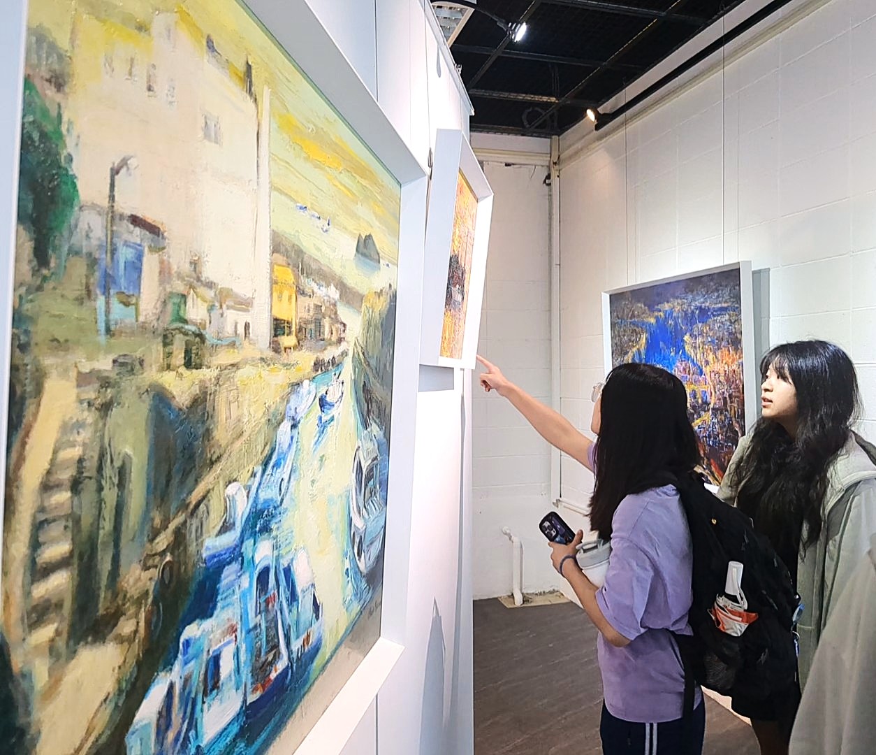 The Aboriginal Art Touring Exhibition comes to campus. Yuan Ze University presents the "Gurgling Island" special exhibition.