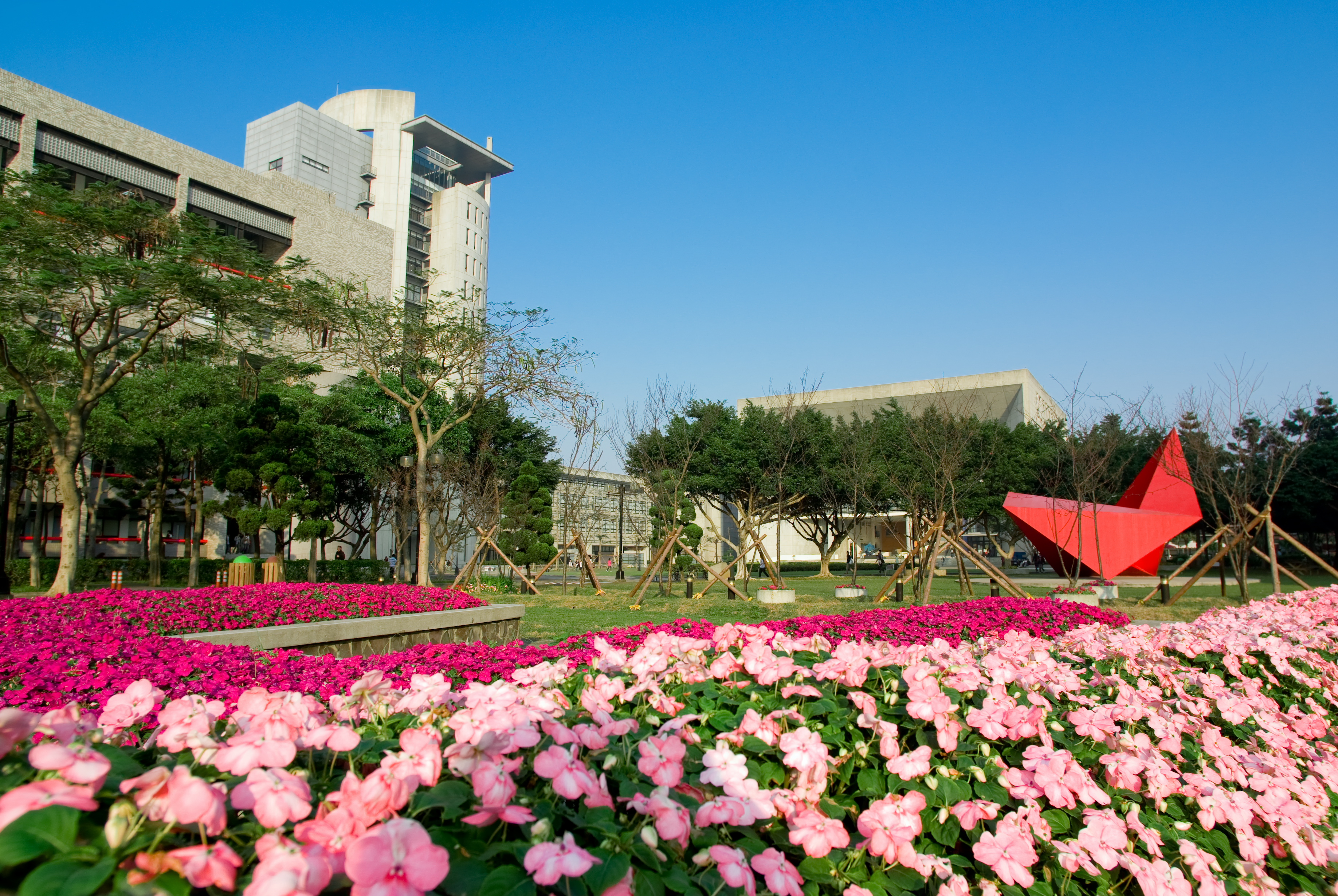 Yuan Ze University Built an AI Campus with Global Smart Applications