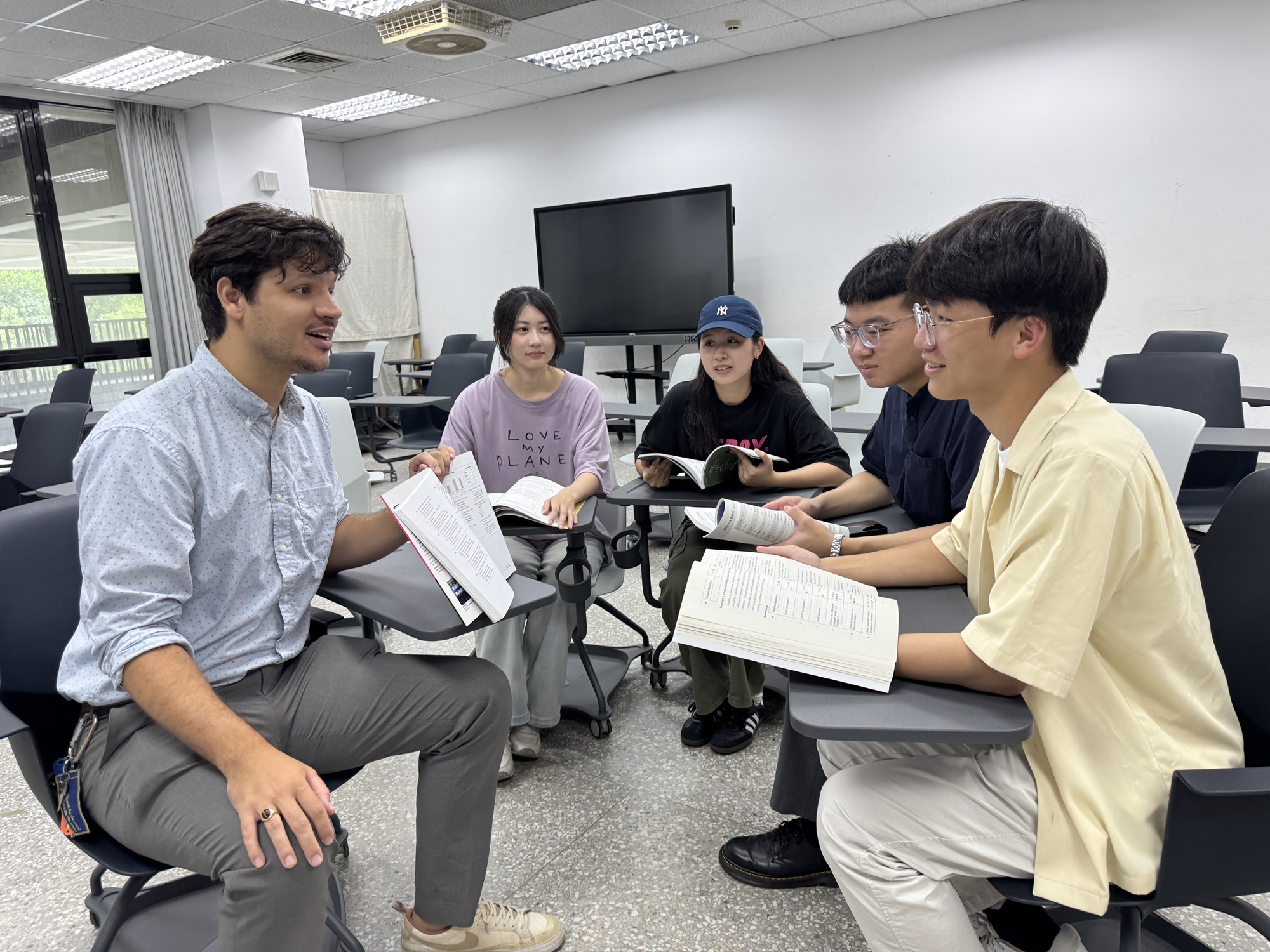 元智大學迎新「挑戰極限英語Power Up」帶領新生從職涯探索到全英解謎